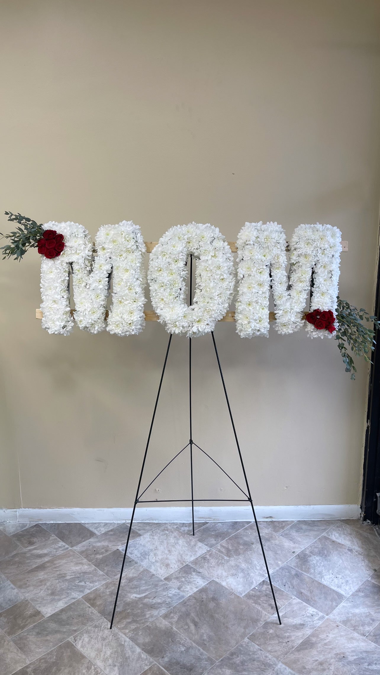 “mom” sympathy arrangement